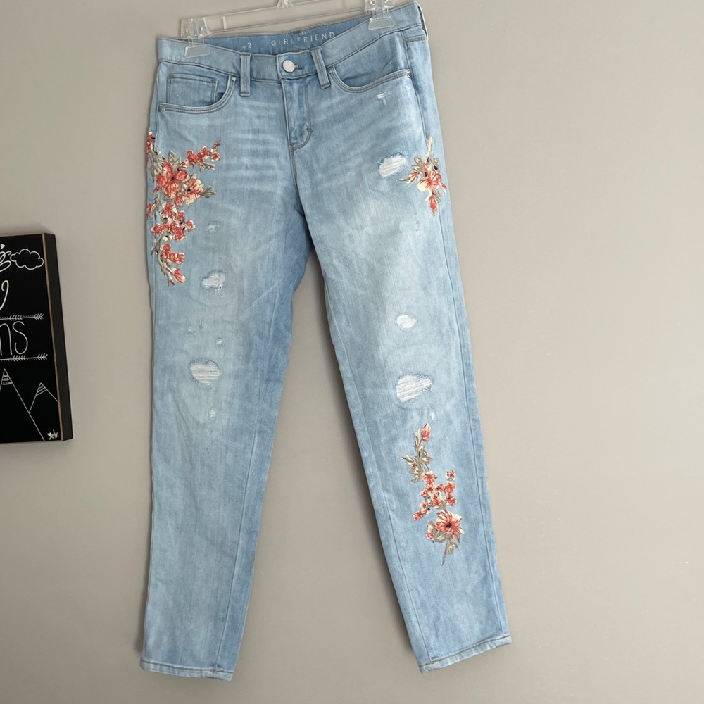 WHITE HOUSE BLACK distressed embroidered jeans